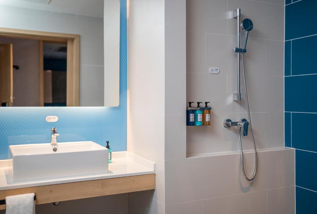 Наньчан: Holiday Inn Express Nanchang Riverside, an IHG Hotel