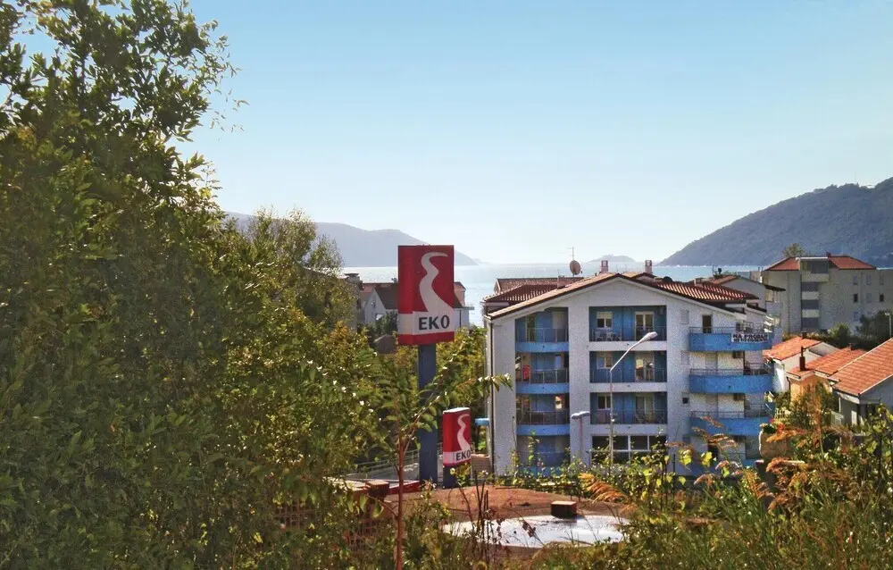 Игало: Awesome Home in Igalo With Wifi and 2 Bedrooms