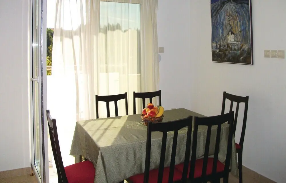 Игало: Awesome Home in Igalo With Wifi and 2 Bedrooms