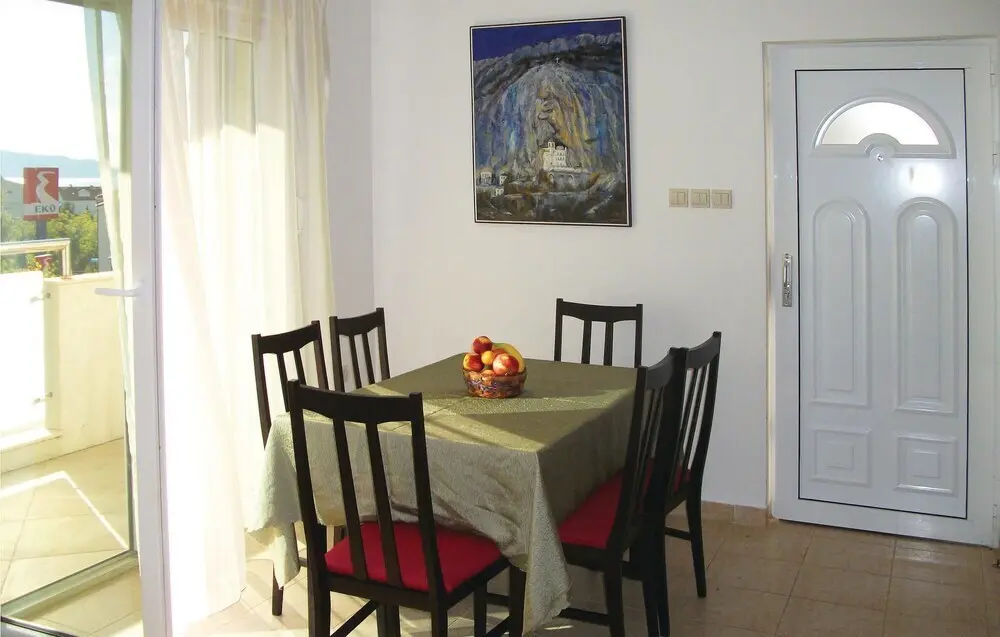 Игало: Awesome Home in Igalo With Wifi and 2 Bedrooms
