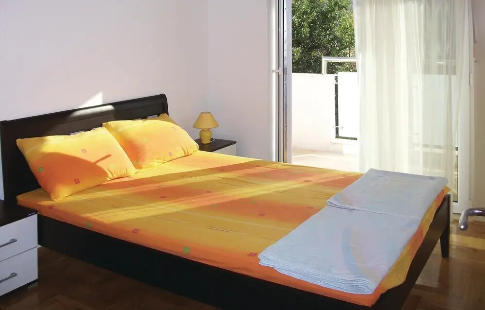 Игало: Awesome Home in Igalo With Wifi and 2 Bedrooms