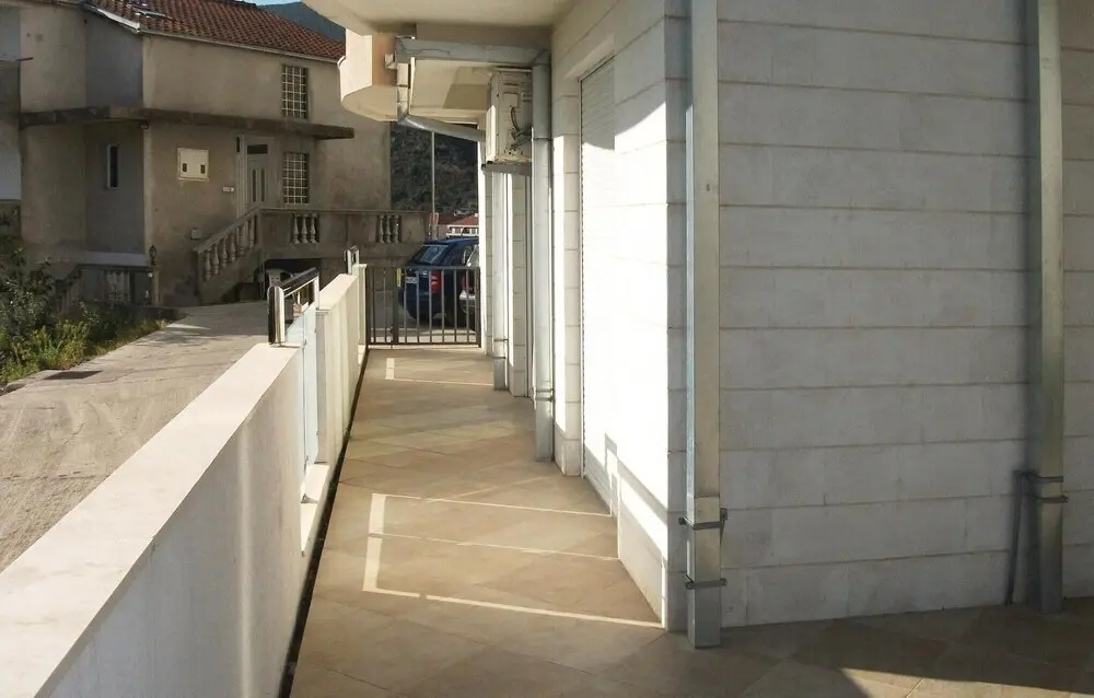 Игало: Awesome Home in Igalo With Wifi and 2 Bedrooms