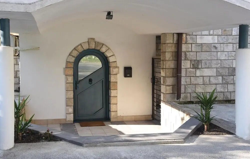 Nice Home in Dobrota With 3 Bedrooms and Wifi — фото 1