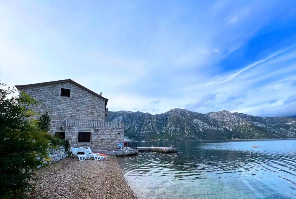 Столив: Amazing House Near Beach in Kostanjica