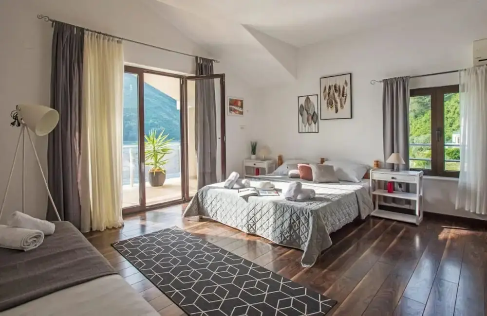 Лепетане: Studio Flat With View Near Beach in Tivat