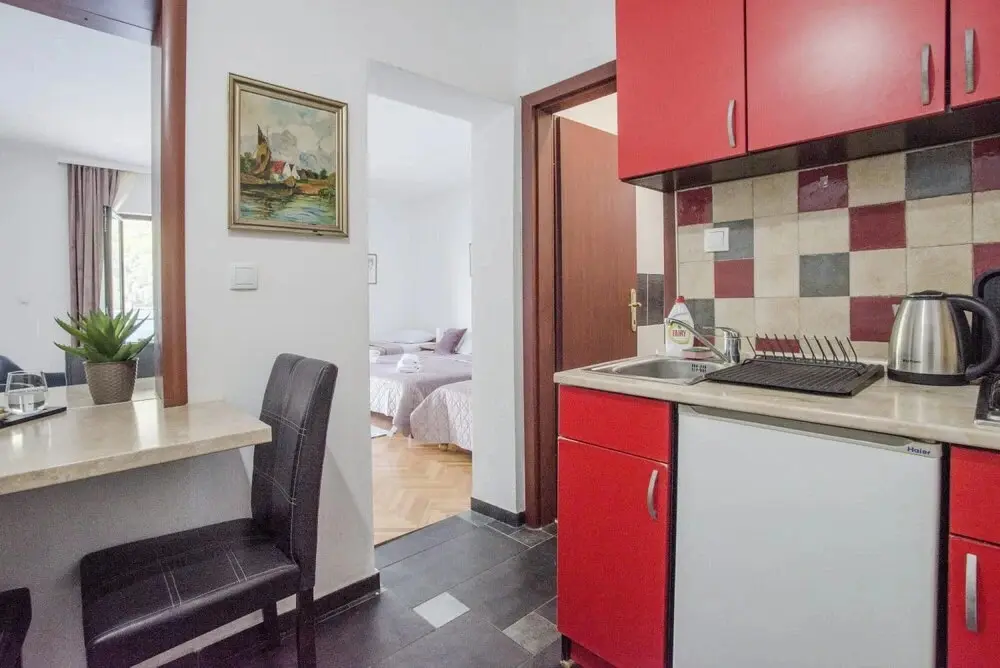 Лепетане: Studio Flat With View Near Beach in Tivat