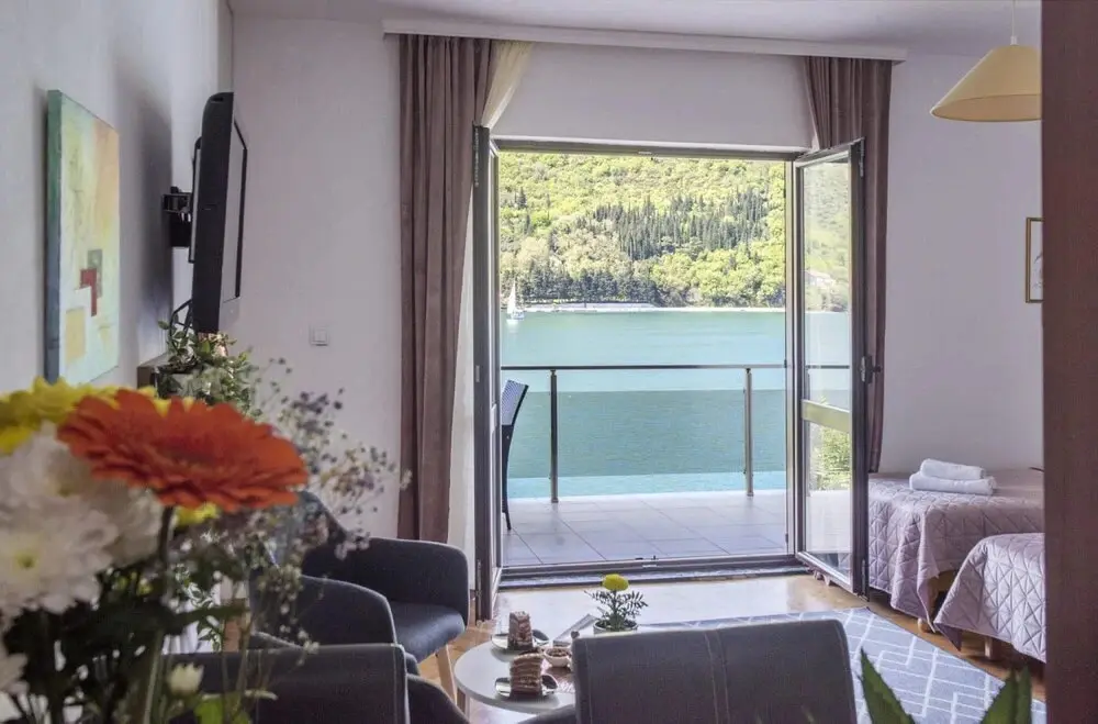 Лепетане: Studio Flat With View Near Beach in Tivat