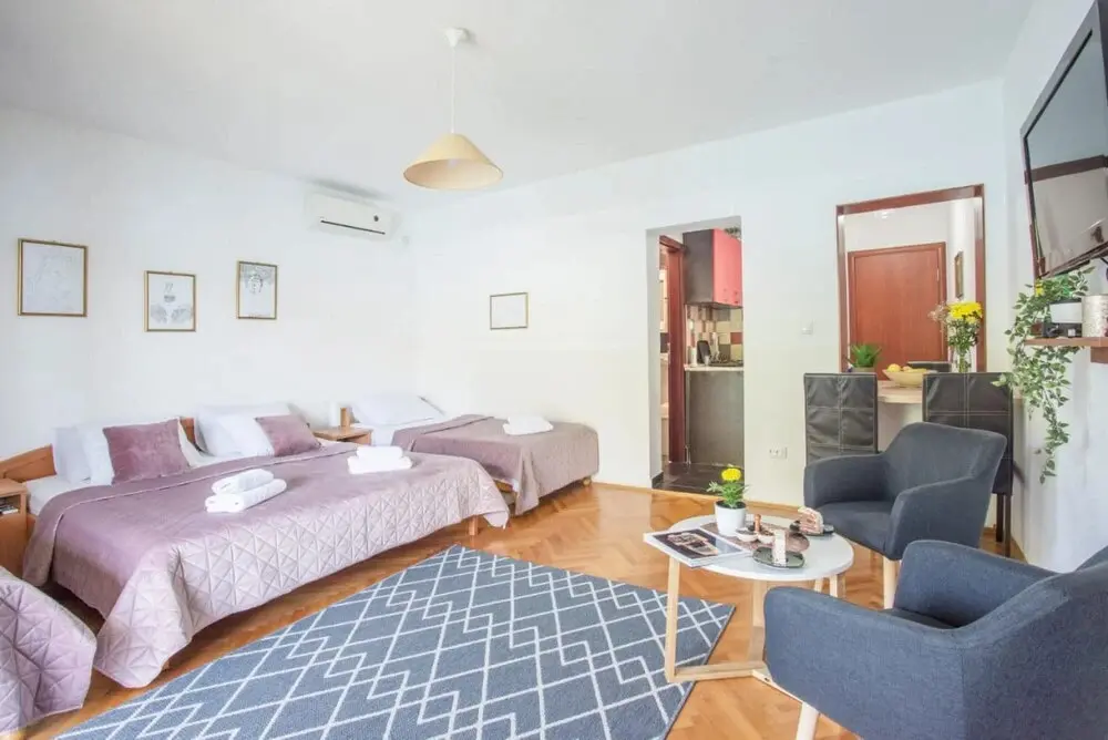 Лепетане: Studio Flat With View Near Beach in Tivat