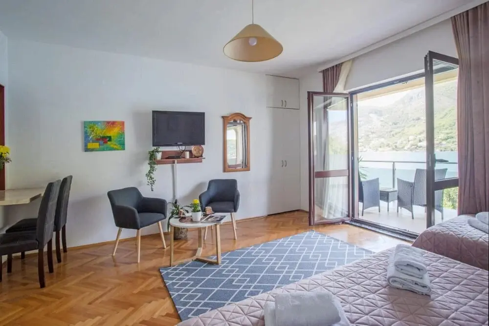 Лепетане: Studio Flat With View Near Beach in Tivat