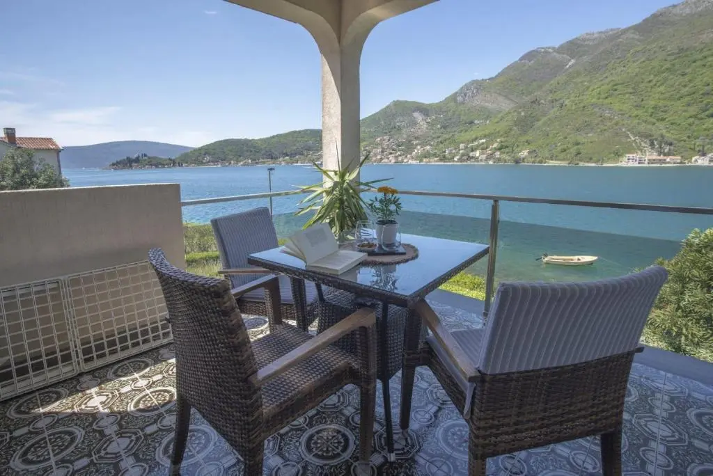 Лепетане: Mesmerizing Studio Flat Near Kotor Bay in Tivat
