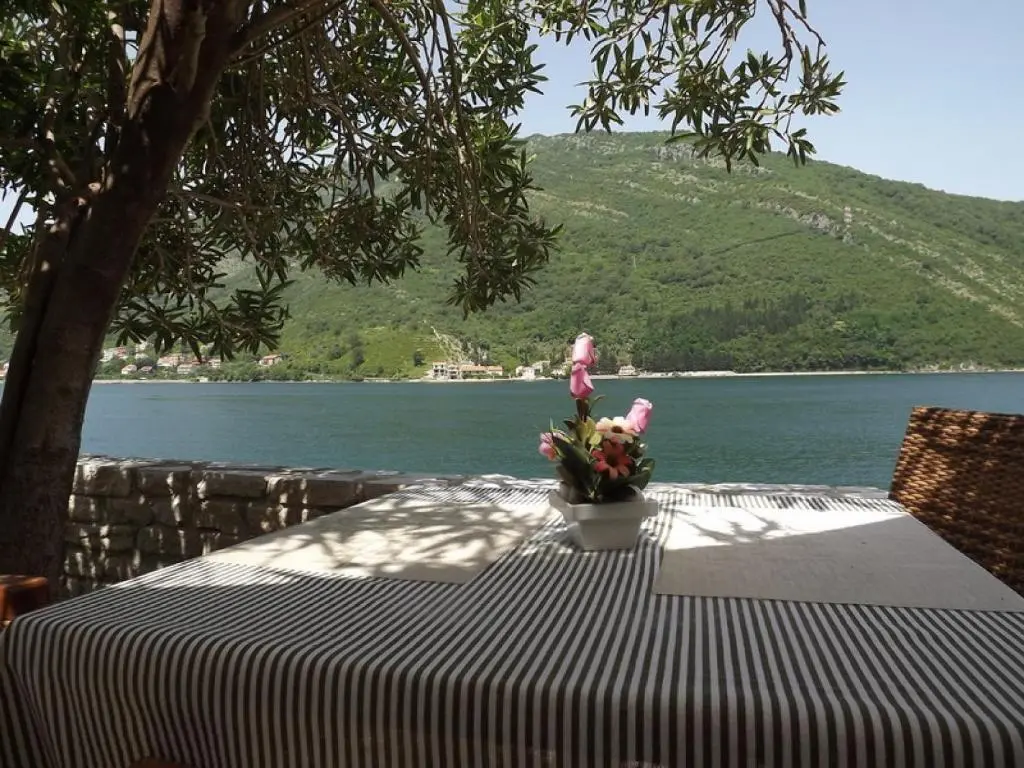 Лепетане: Great Studio Flat With View Near Beach in Tivat