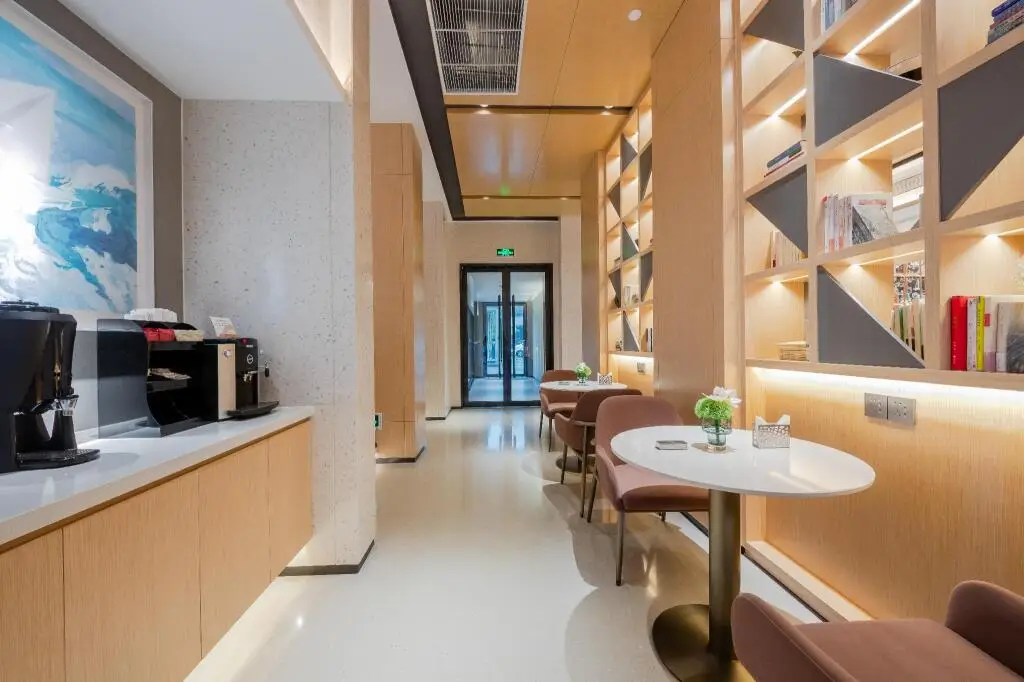 Шанхай: Home Inn Plus Shanghai Pudong Airport Chuansha Branch