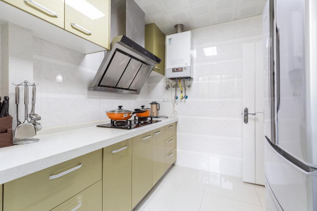 Шанхай: Xintiandi Luxury Suite near Lujiabang Road