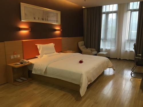 Чунцин: 7 Days Premium Hotel (Chongqing West Railway Station Baguocheng)