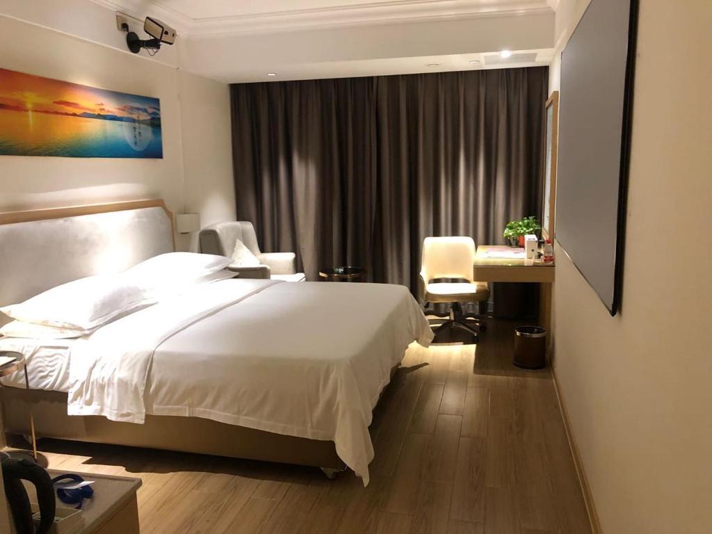 Ронгшан: Vienna 3 Best Hotel (Haikou Chengmai Old Town Store)
