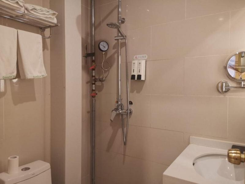 Чэндэ: GreenTree Inn Chengde Fengning Manchu Autonomous County Ningfeng Road Express Hotel