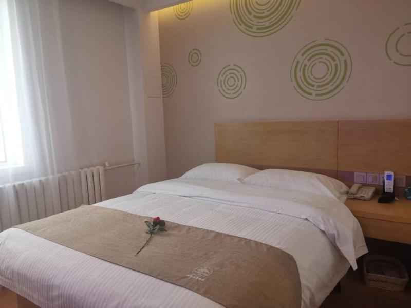 Чэндэ: GreenTree Inn Chengde Fengning Manchu Autonomous County Ningfeng Road Express Hotel
