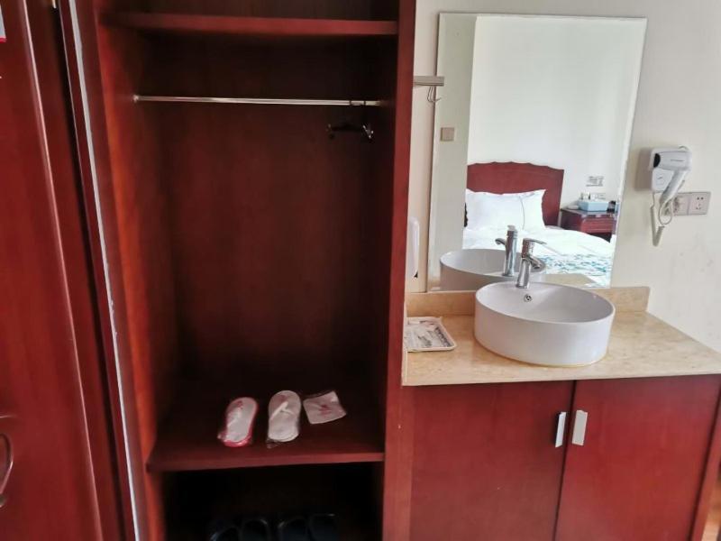 Чаоху: Shell Maanshan City Hanshan County Huanfeng North Road City Center Hotel