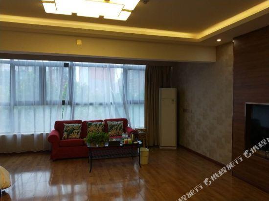 Цзинань: GreenTree Inn Express (Jinan High Speed ​​East Railway Station)