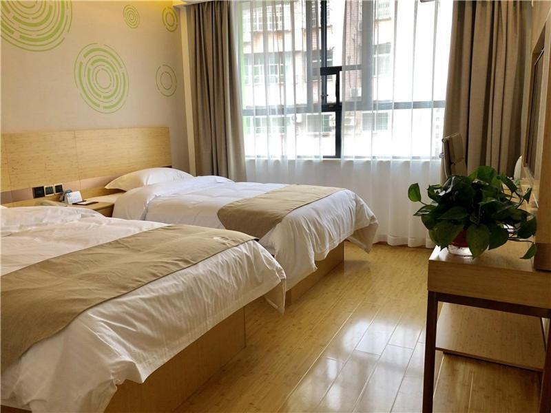 Хуанган: Greentree Inn Huanggang City Yingshan County Pedes