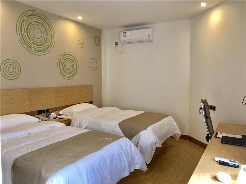 Хуанган: Greentree Inn Huanggang City Yingshan County Pedes