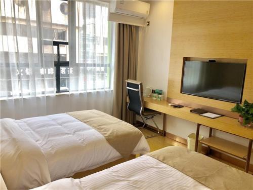 Хуанган: Greentree Inn Huanggang City Yingshan County Pedes