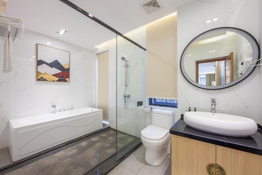 Гуйлинь: Guilin Daifeng Lake House