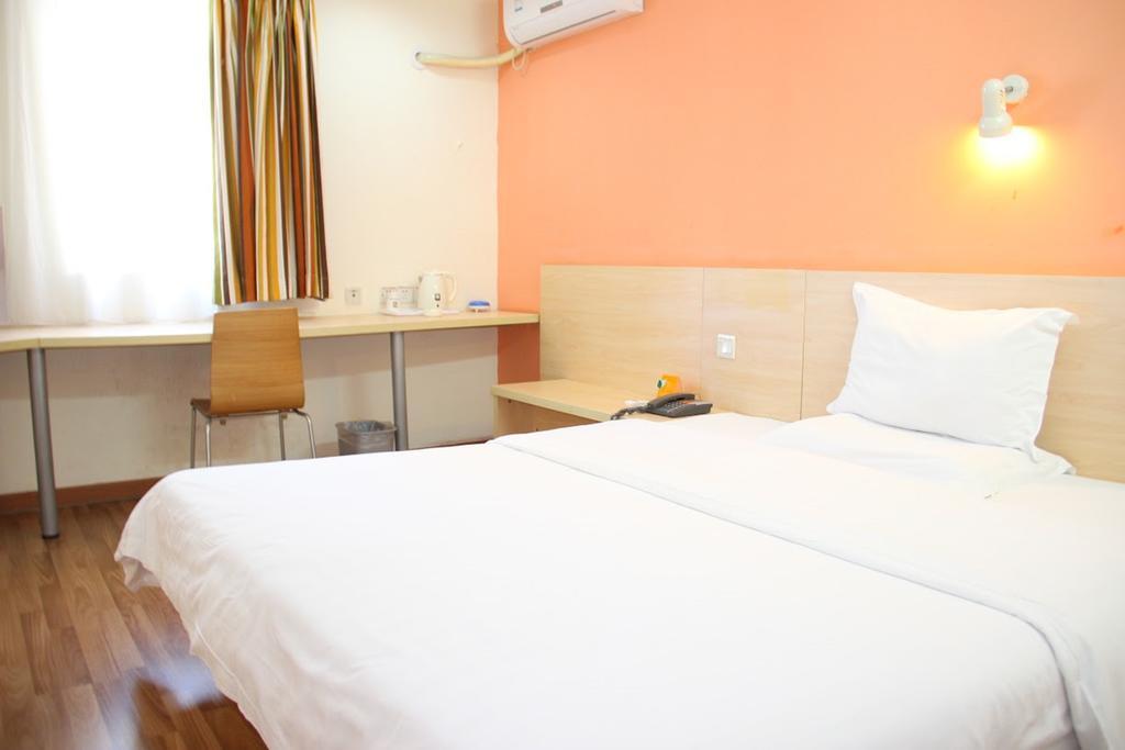 Гуйян: 7Days Premium · Guiyang Baoshan South Road
