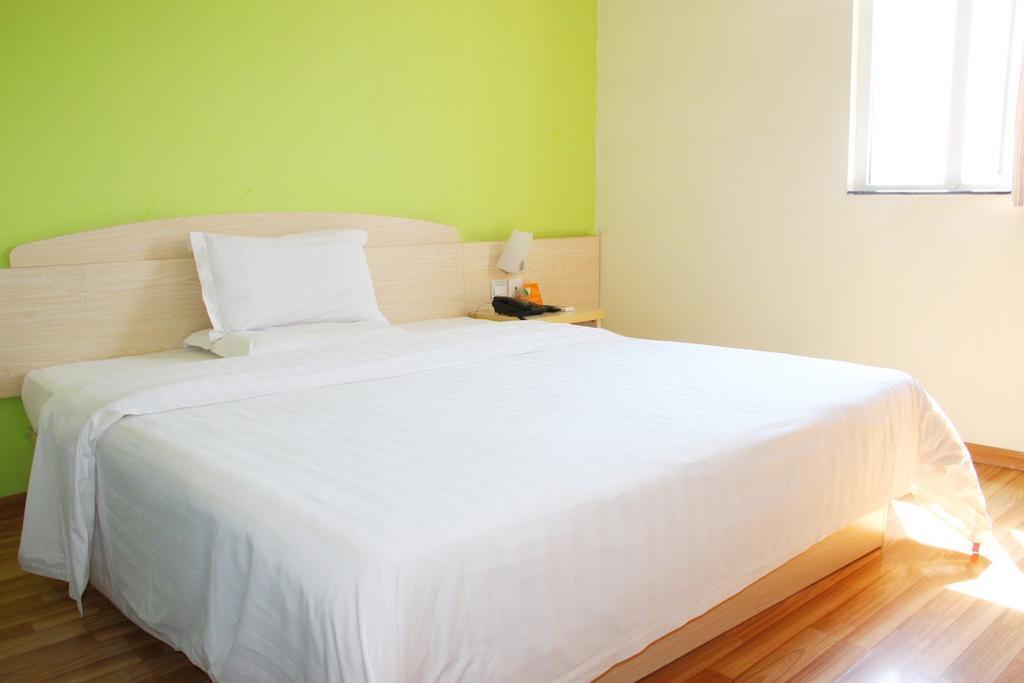 Гуйян: 7Days Premium · Guiyang Baoshan South Road