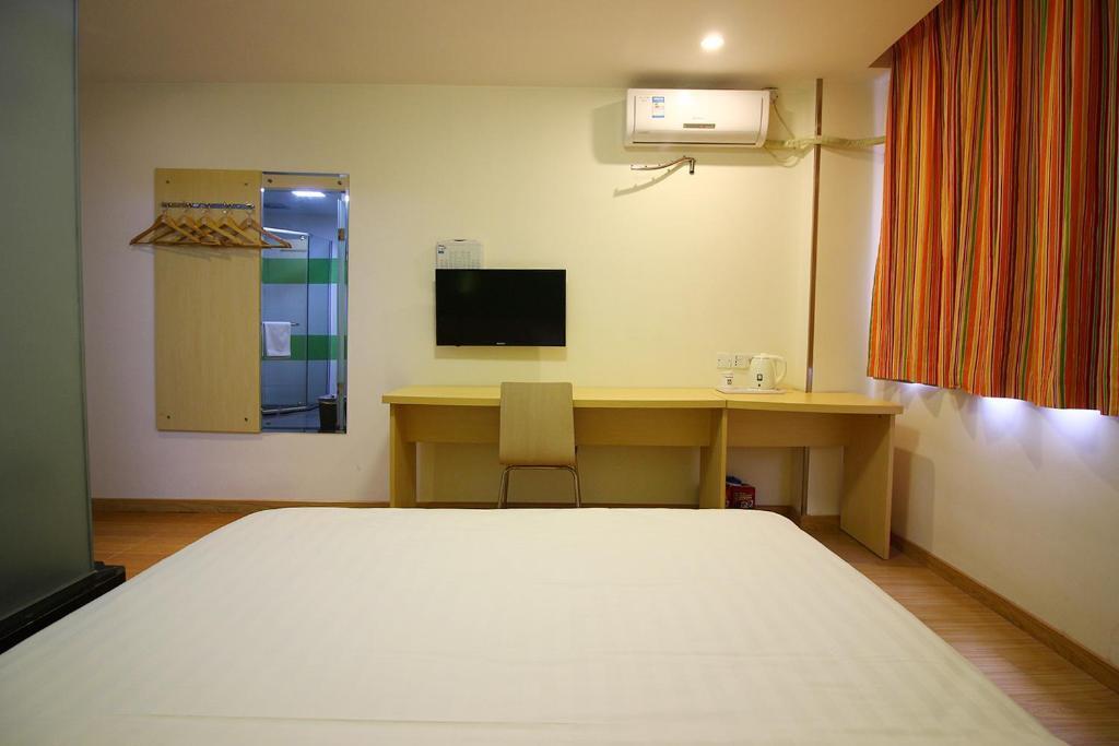 Чжухай: 7Days Inn Zhuhai Doumen District Government Pedestrian Street