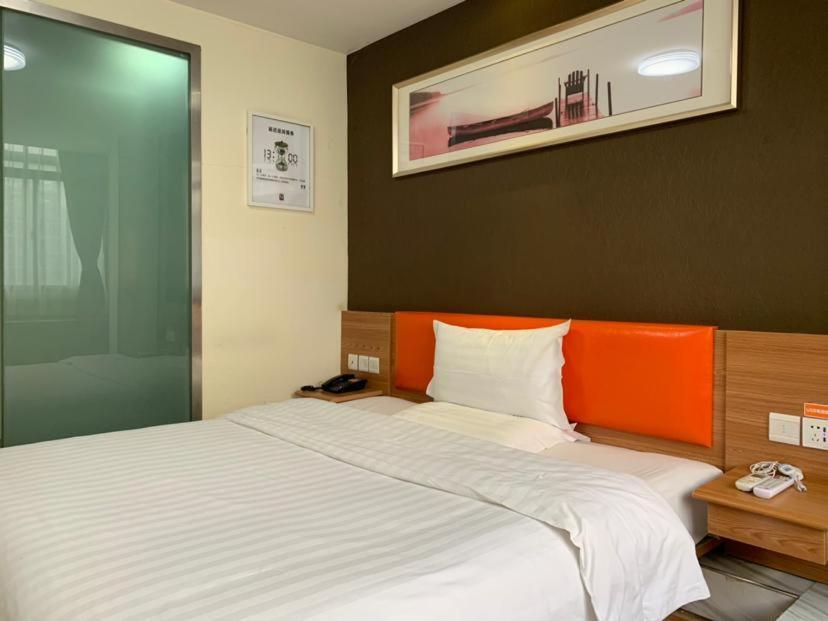 Фуян: 7Days Inn Yingshang Lan-Star building materials market