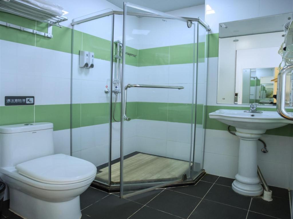 Маоминг: 7Days Inn Gaozhou Gaoliang West Road