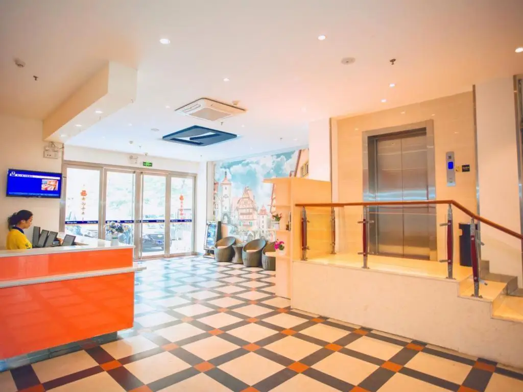 Маоминг: 7Days Inn Gaozhou Gaoliang West Road