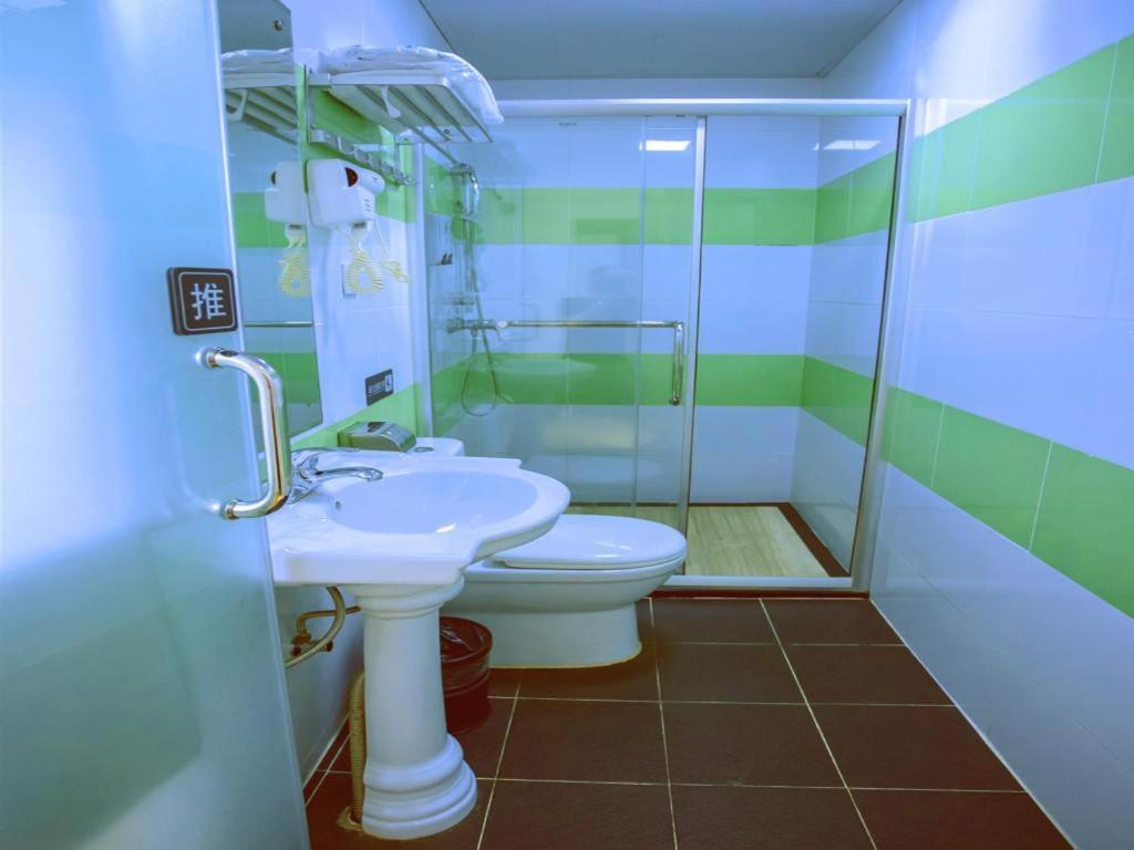Маоминг: 7Days Inn Gaozhou Gaoliang West Road