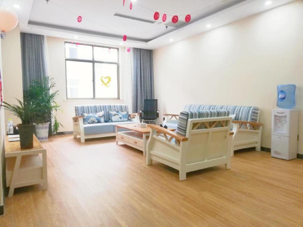 Вэйфан: 7Days Premium Qingzhou Development Zone Wanlong Shopping Center Branch