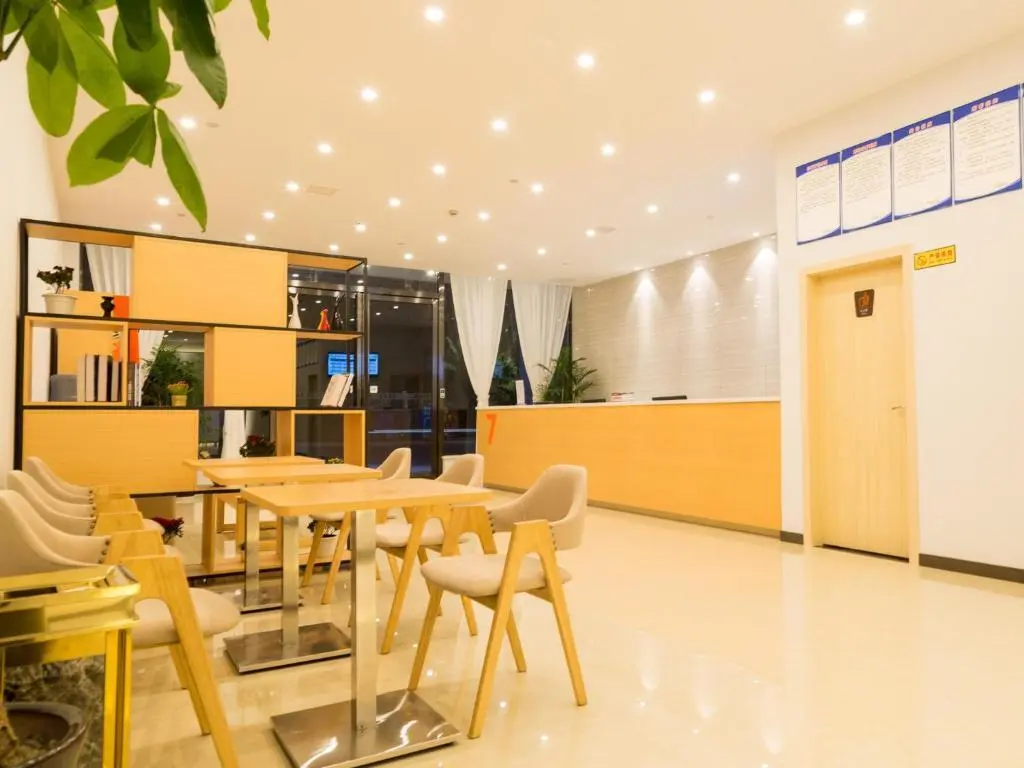 Чжунцзян: 7Days Premium Deyang Zhongjiang Chengbei Passenger Station Branch