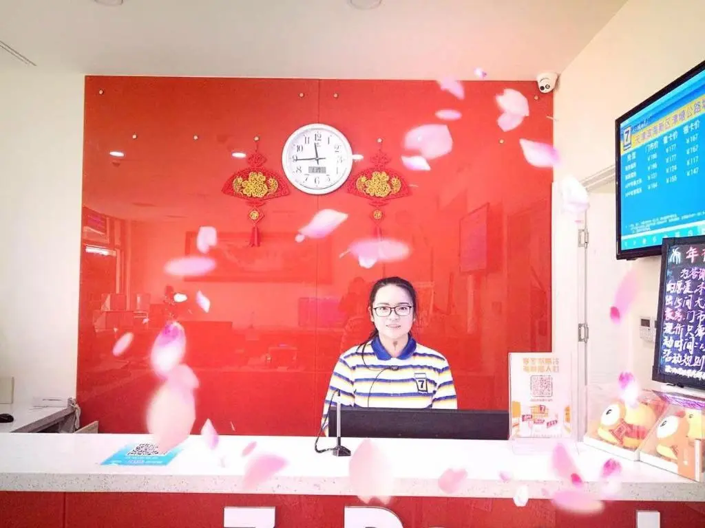Тяньцзинь: 7Days Inn Tianjin Binhai Bus Station North China Ceramic Shop Branch