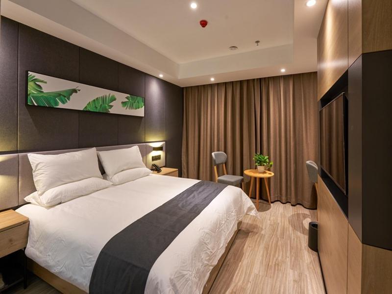 Гуйян: Up And In Guizhou Guiyang Guanshan Lake District Daguan City Garden Store