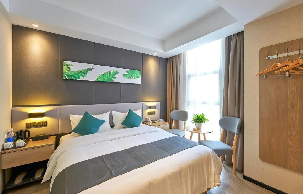 Гуйян: Up And In Guizhou Guiyang Guanshan Lake District Daguan City Garden Store
