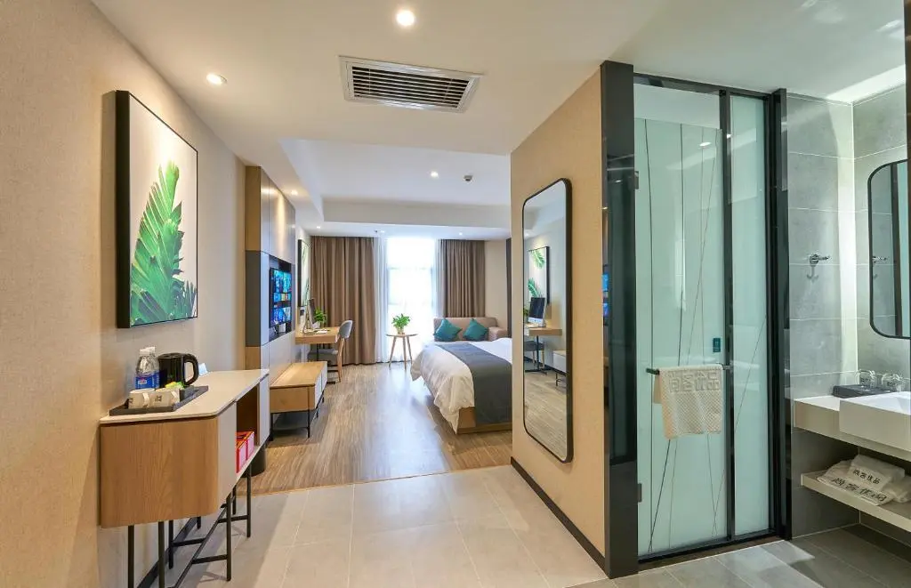 Гуйян: Up And In Guizhou Guiyang Guanshan Lake District Daguan City Garden Store