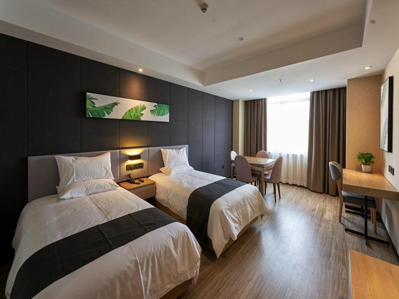 Гуйян: Up And In Guizhou Guiyang Guanshan Lake District Daguan City Garden Store