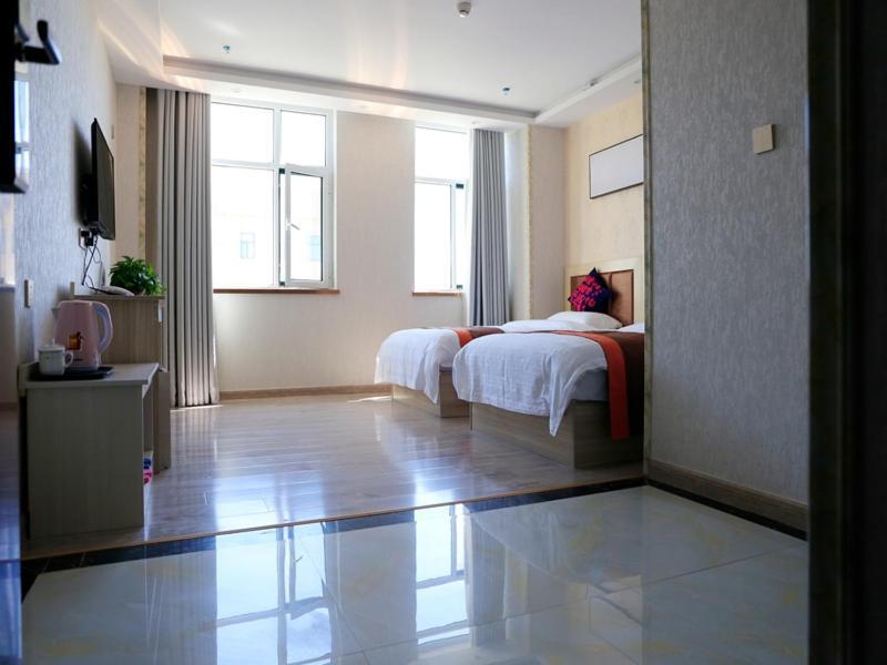 Ланьчжоу: JUN Hotels Gansu Lanzhou Lanzhou New District Jing'er Road Asia-Pacific World Trade Center Square