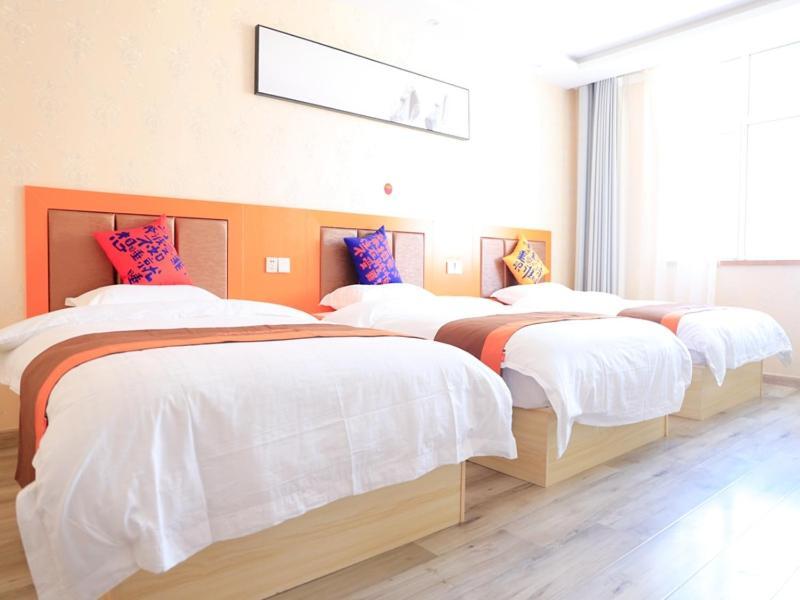 Ланьчжоу: JUN Hotels Gansu Lanzhou Lanzhou New District Jing'er Road Asia-Pacific World Trade Center Square