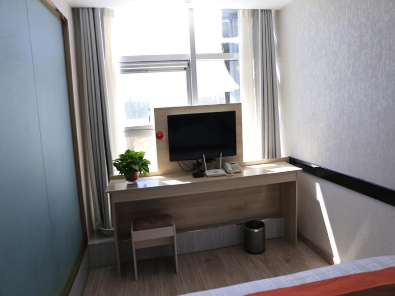 Ланьчжоу: JUN Hotels Gansu Lanzhou Lanzhou New District Jing'er Road Asia-Pacific World Trade Center Square