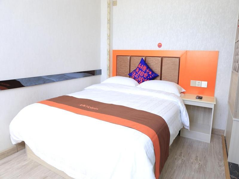 Ланьчжоу: JUN Hotels Gansu Lanzhou Lanzhou New District Jing'er Road Asia-Pacific World Trade Center Square