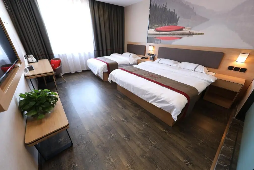 Циндао: Thank Inn Plus Hotel Qingdao Jiaozhou Jiaoping Road high-speed intersection