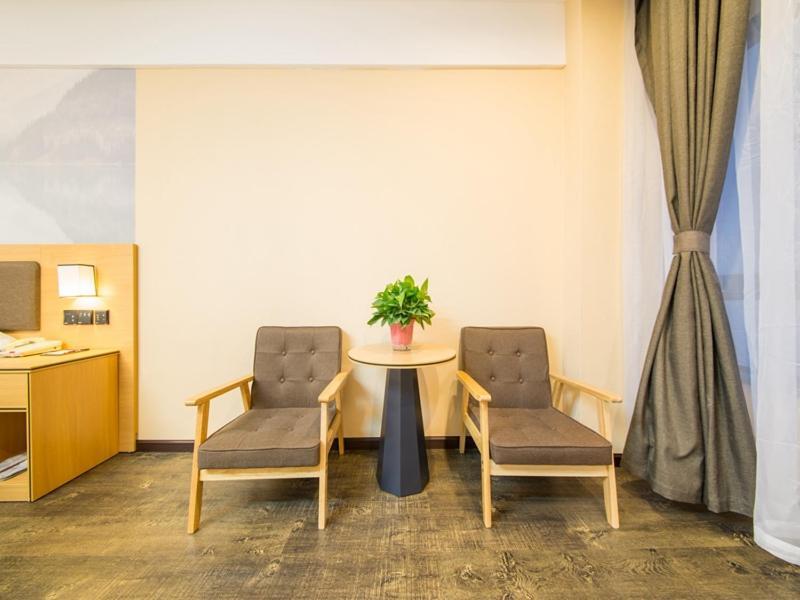 Цзуньи: Thank Inn Chain Hotel Guizhou Zunyi Xinpu New District Meidi City