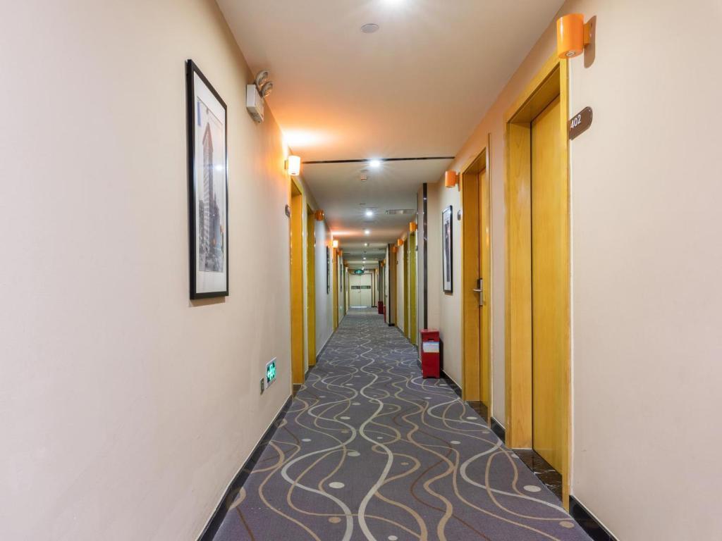 Шэньчжэнь: 7Days Premium Shenzhen Pingzhou Subway Station Baoyuan Road Branch