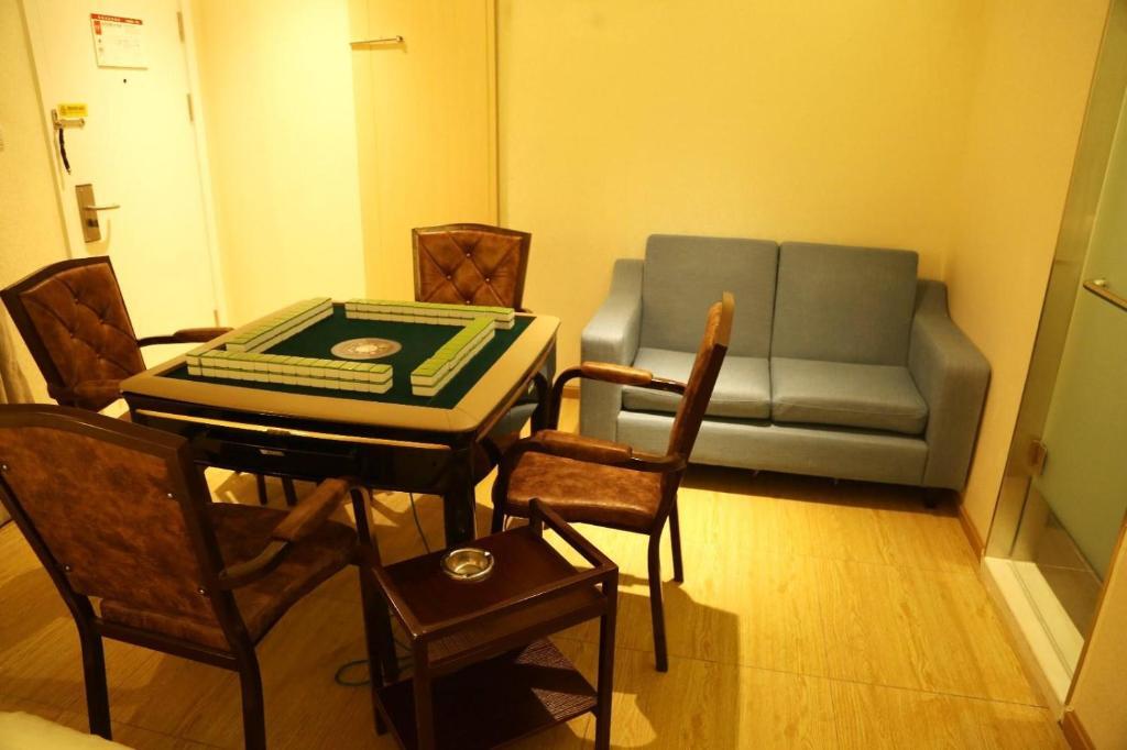 Цзиньэ: 7Days Inn Neijiang Longchang Xinhua Street Branch