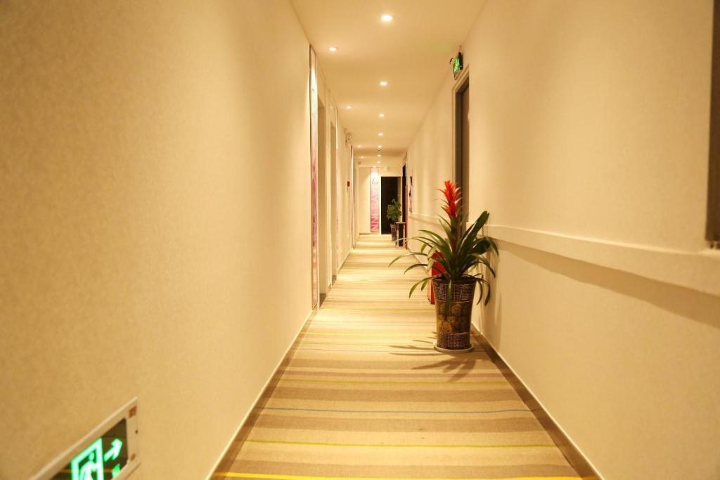 Цзиньэ: 7Days Inn Neijiang Longchang Xinhua Street Branch
